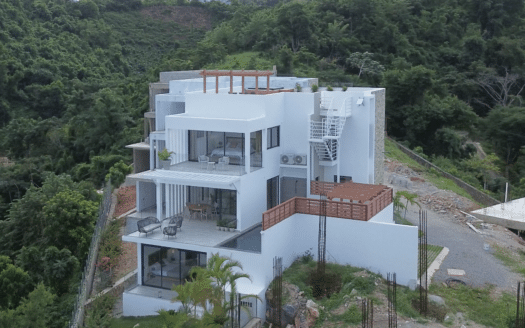 Villas de 4 habitaciones con vista al mar en una residencia central sobre la ciudad
